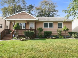 89 Pleasant Ave, Iselin, NJ 08830