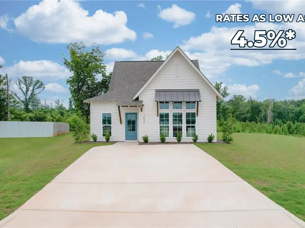 1027 Crossing Ct E, Valley, AL 36854