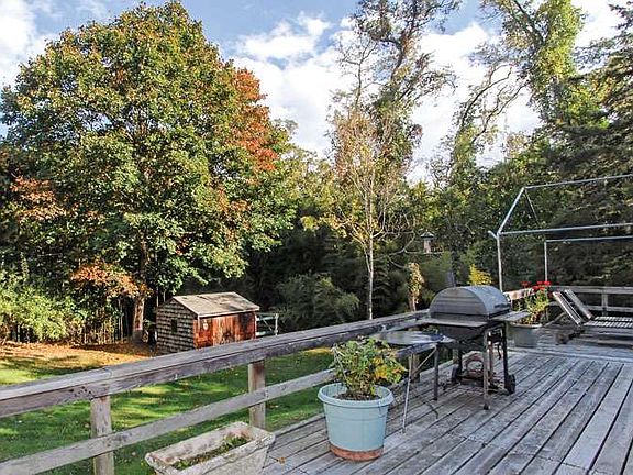 2nd image of 13 Strawberry Ln