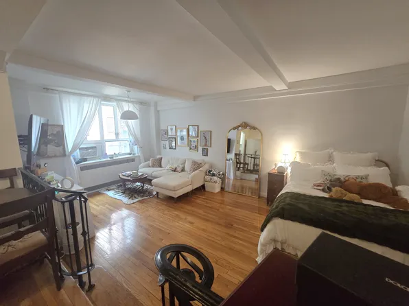 200 West 20th Street image 1 of 9