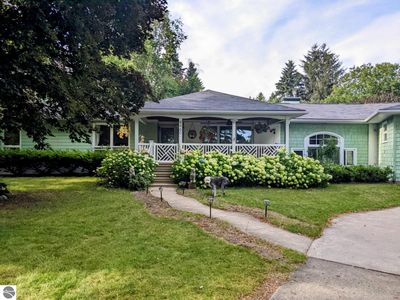 4460 Foxfire Dr, Traverse City, MI, 49684