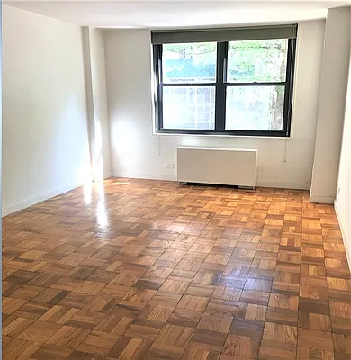 Rented by Manhattan Realty Group | media 15