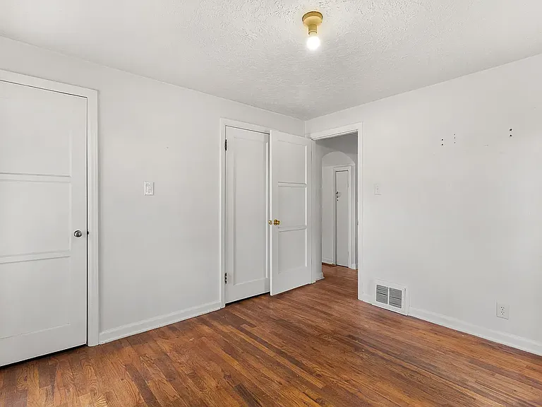 1136 S Adell Ave — Photo 26