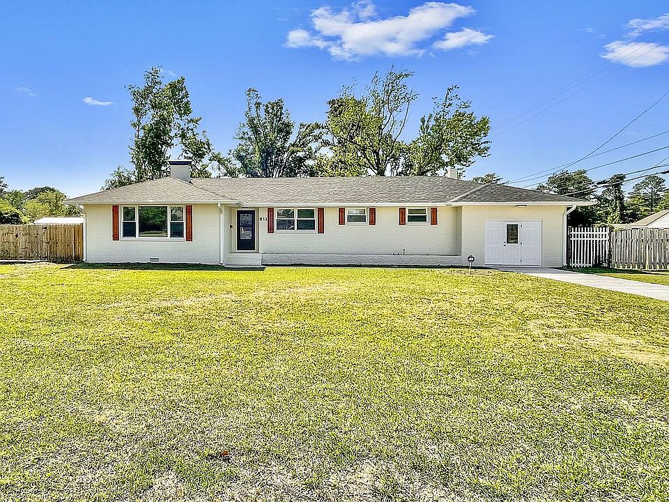 1st image of 813 Henderson Dr