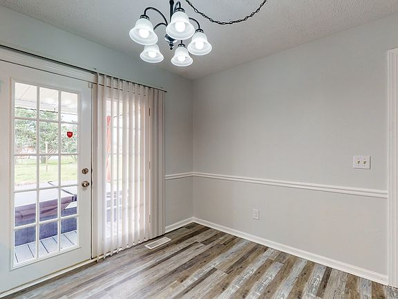 5th image of 2619 Galahad Dr