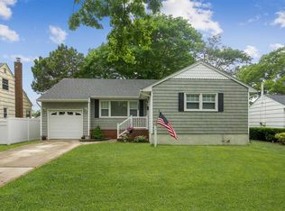 115 Sunset Rd, Massapequa, NY 11758