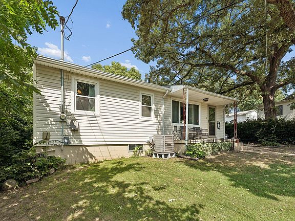 2nd image of 534 Iowa Ave