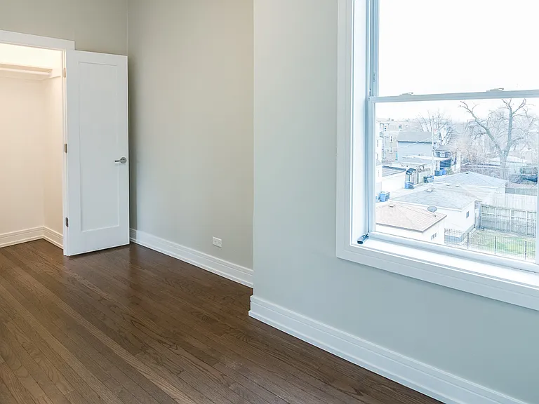 2917 W Wabansia Ave #2R — Photo 9