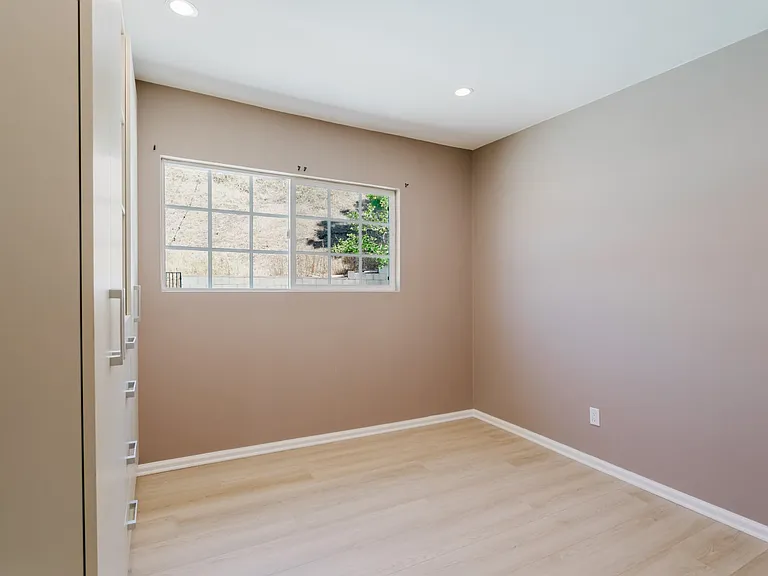 9540 Debra Ave — Photo 28