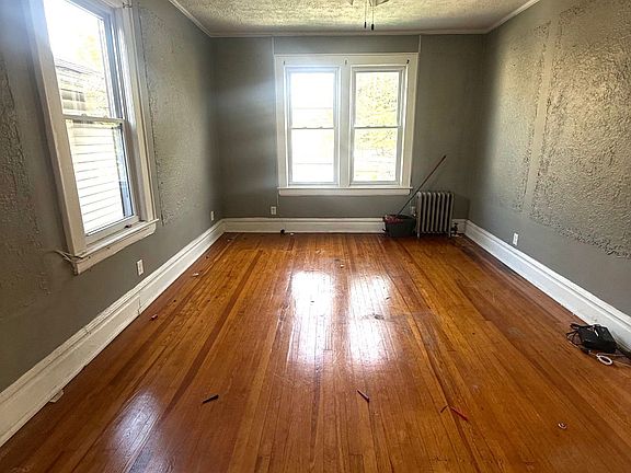 2nd image of 988 Stuyvesant Ave #2R