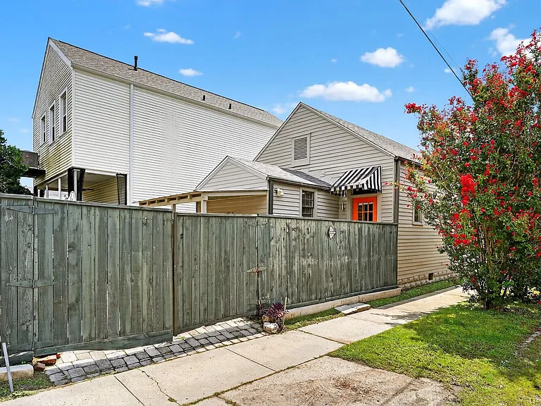 300 Lowerline St — Photo 25