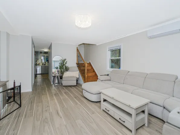 18 Atmore Place image 3 of 15