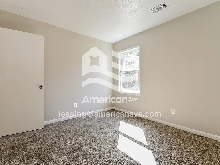 1527004_012_wm_-_bedroom_13542761.jpg