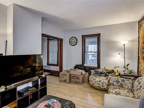 4th image of 1413 Summit Street