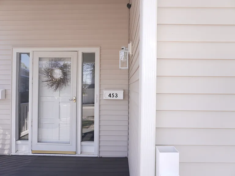 453 Berkshire Dr — Photo 3