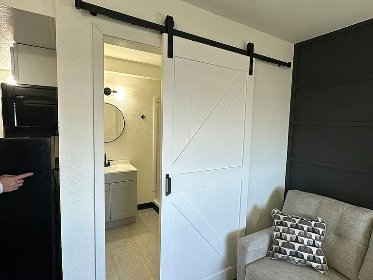 620 Latrobe Ave #STUDIO — Photo 7