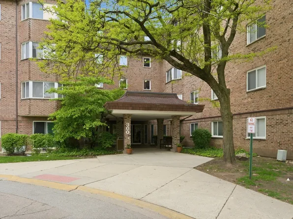 300 S Roselle Rd APT 309, Schaumburg, IL 60193