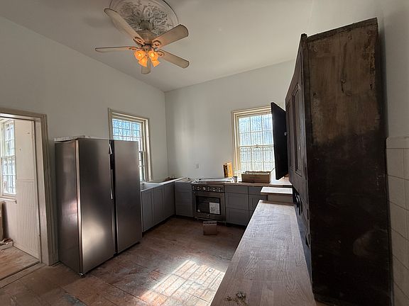 5th image of 38 E Penn St Floor 1