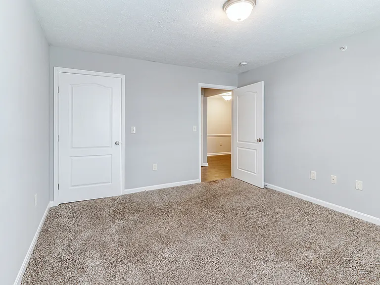 Crossroads Apartments — Photo 21