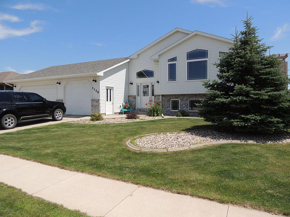 1st image of 1126 Cherry Dr
