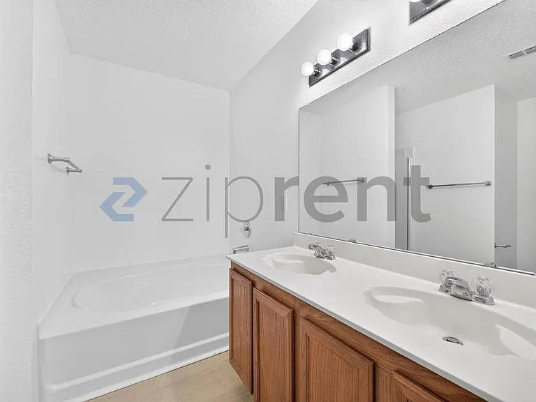 1320 Junction Run — Photo 23