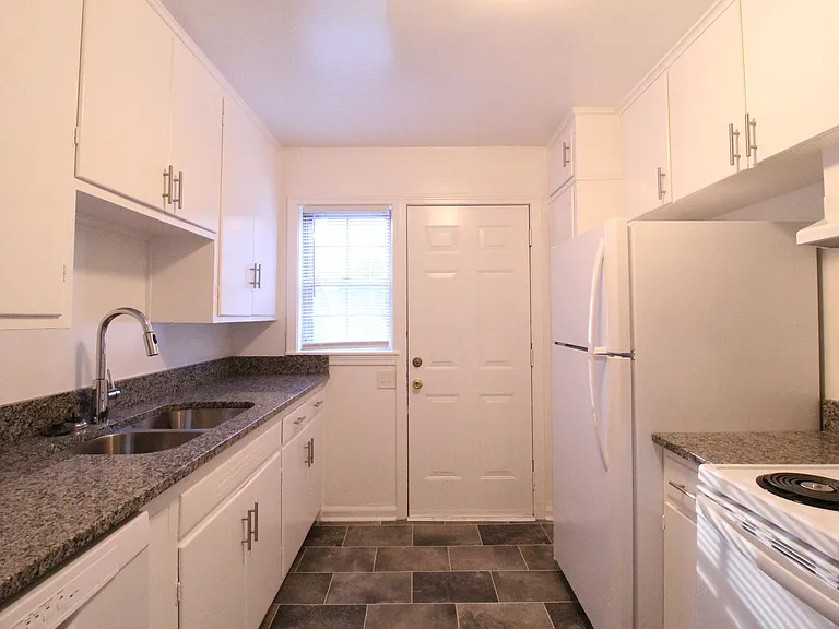 7518 Terrace St — Photo 7