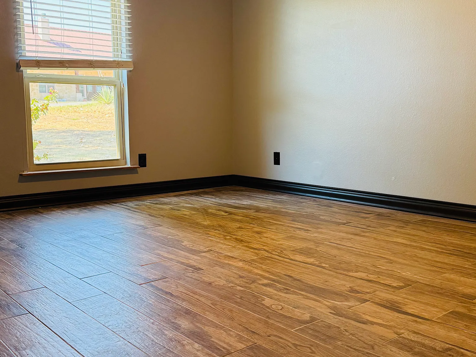 3 bed, 1214 sqft, $2,200 — Photo 4