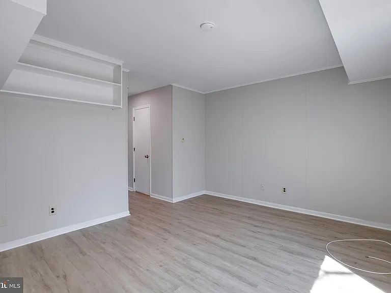322 Clay St — Photo 17