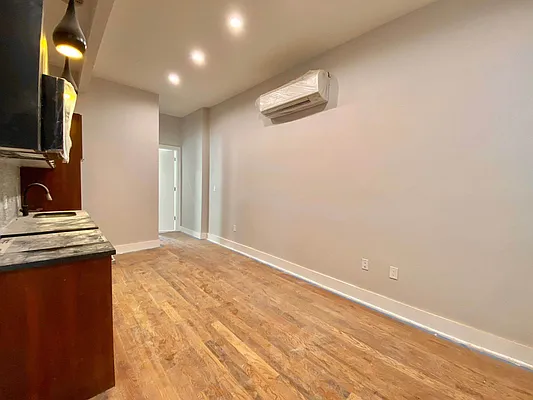 Rented by Artur Gutman, LREB | media 18