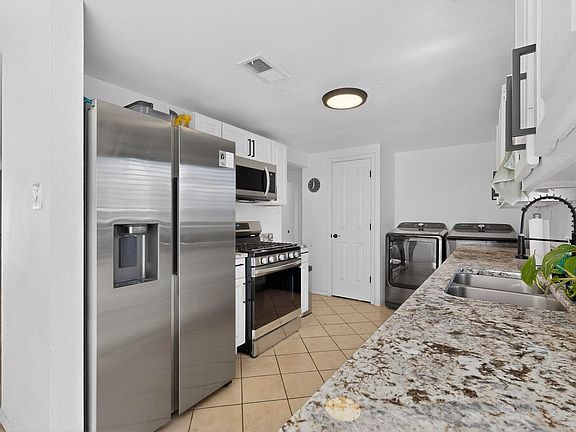 4th image of 10429 Mountain Rd NE