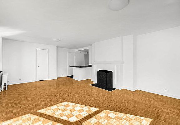 4th image of 310 E 44th St APT 1711