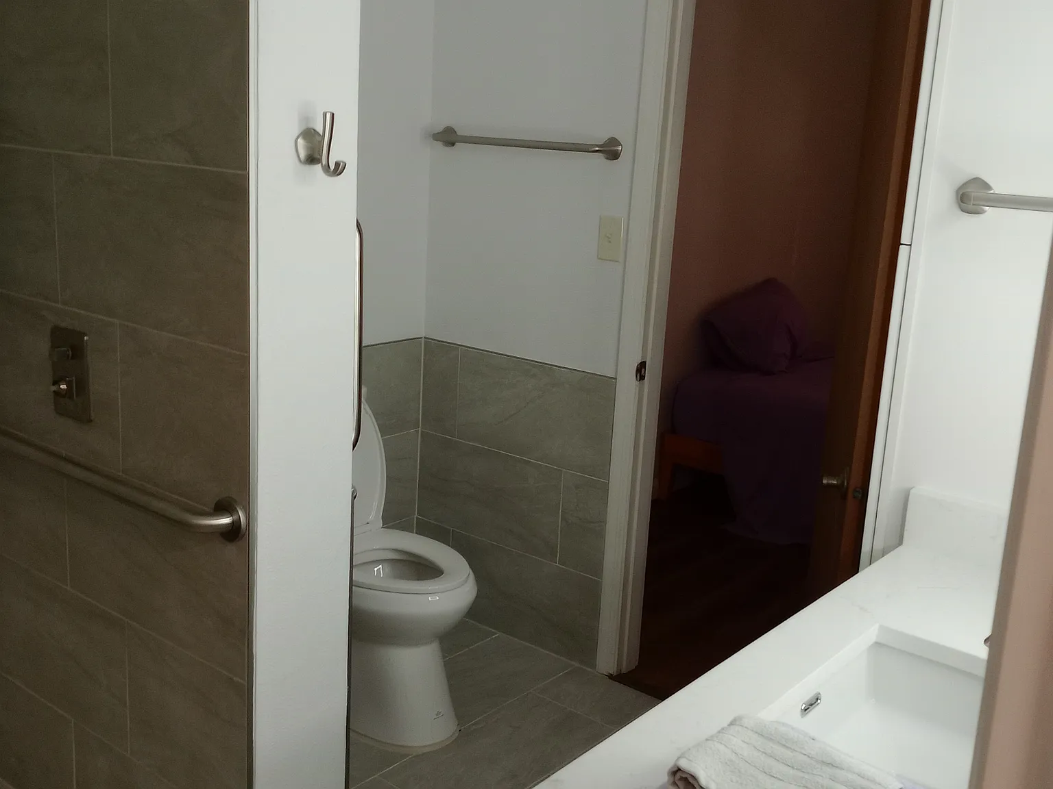 3 bed, 1400 sqft, $1,300 — Photo 4