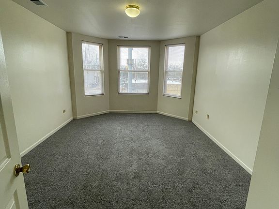 Bonus room with closet.
