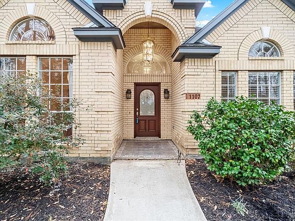 3rd image of 1107 Chateau Woods Parkway Dr