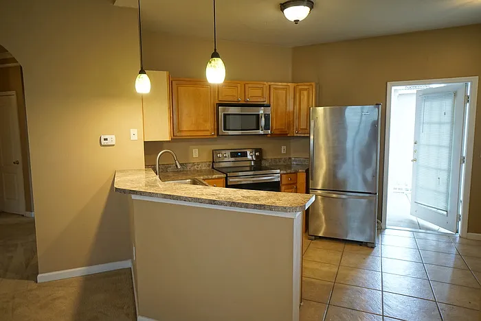 2 bed, 2.0 bath, 1353 sqft, $1,900 — Photo 4
