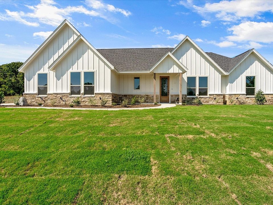 10028 Oak Valley Ln, Springtown, TX 76082 | Zillow