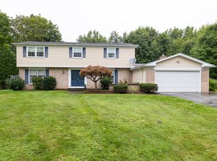 22 Ten Eyke Cir, Pittsford, NY 14534