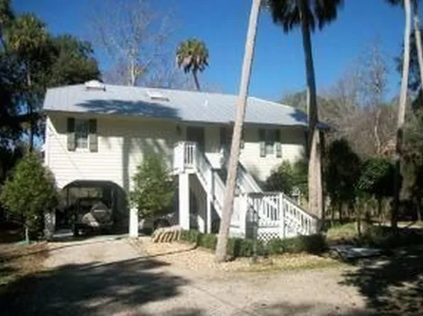 16123 W River Rd, Inglis, FL 34449