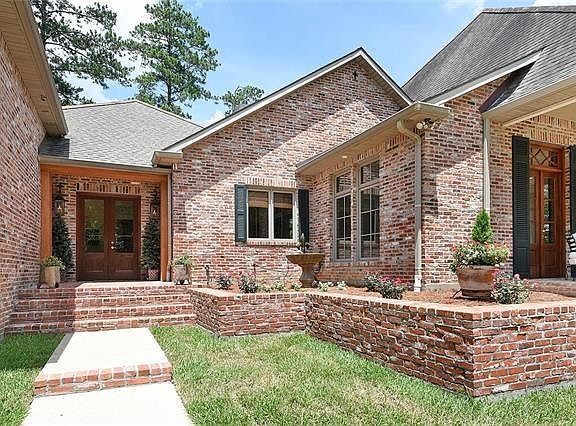 3rd image of 720 Oak Hollow Dr