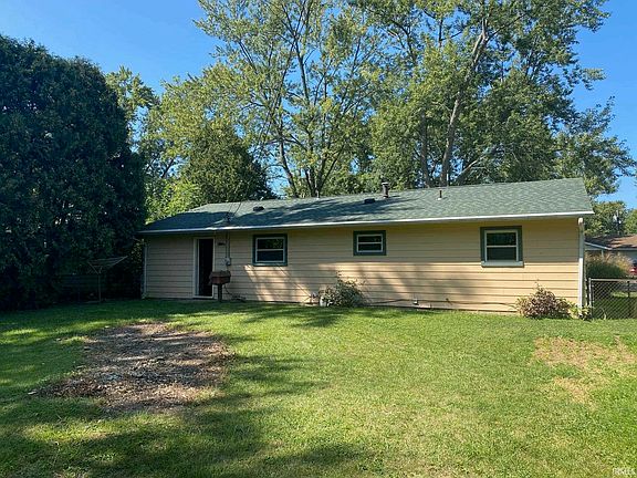 3rd image of 3112 S Chippewa Ln