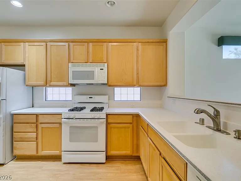 1864 High Mesa Dr — Photo 8