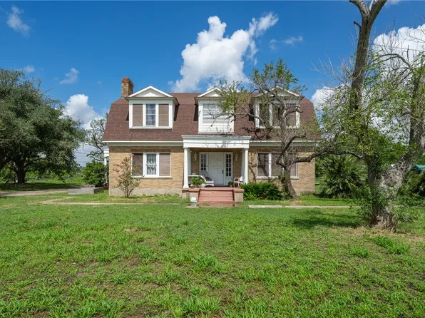 119 E Houston St, Refugio, TX 78377