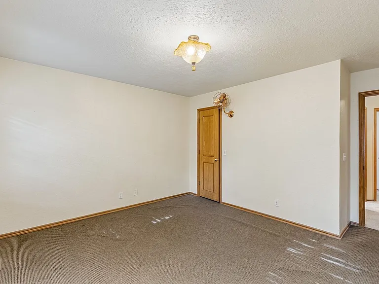 1820 Chelsea Dr — Photo 30