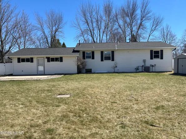 1119 20th St NE, Watertown, SD 57201