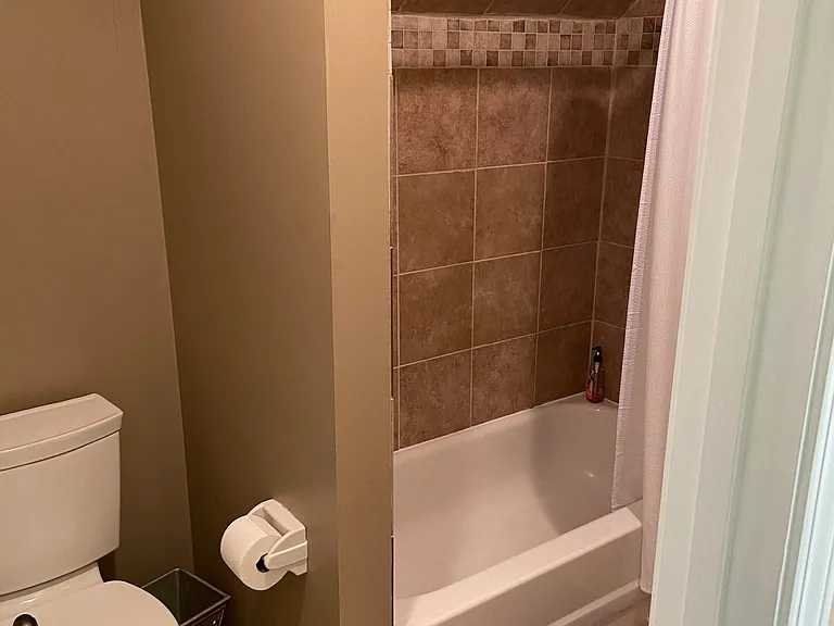 Jill Full Bathroom