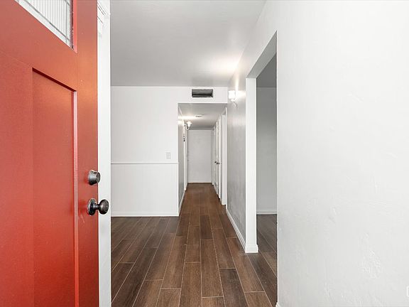 4th image of 749 Browning Rd