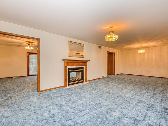 4th image of 590 Pioneer Rd