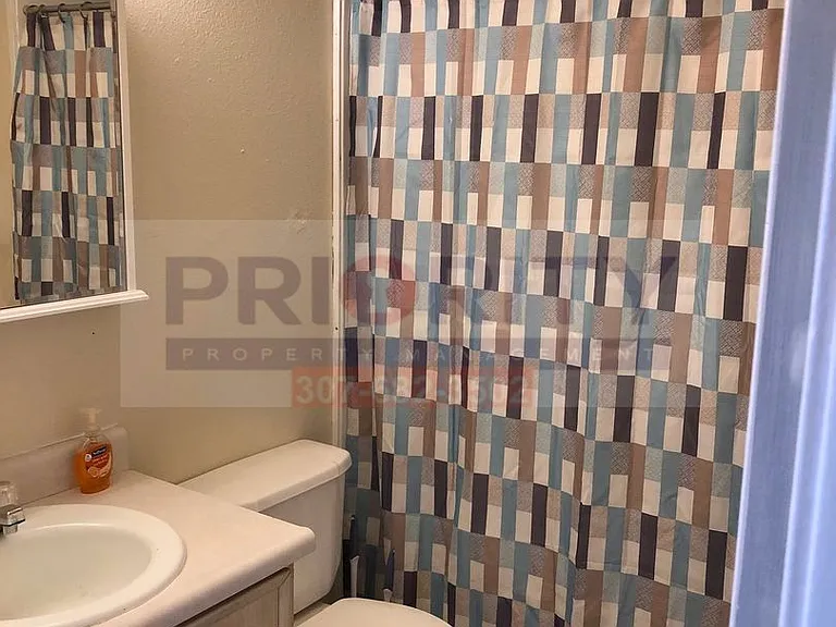 311 E Walnut St — Photo 5