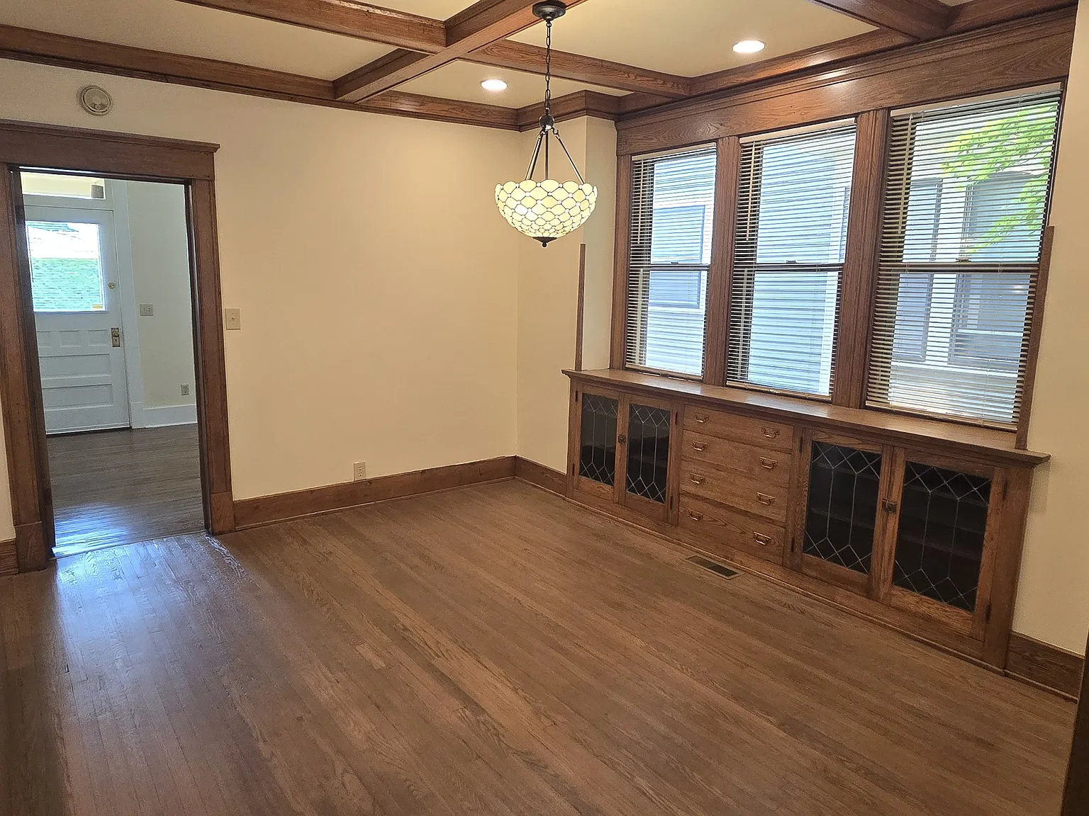1 bed, 950 sqft, $1,150 — Photo 4