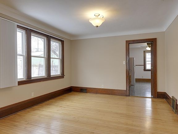 4th image of 707 Orange Ave E #1
